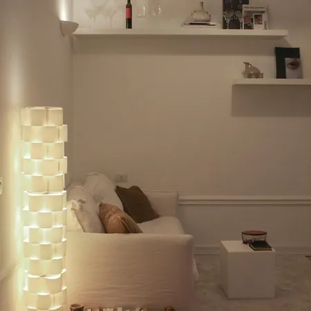 Porta Romana - Lusso E Calore In Un Bilocale Di Design Апартаменты *